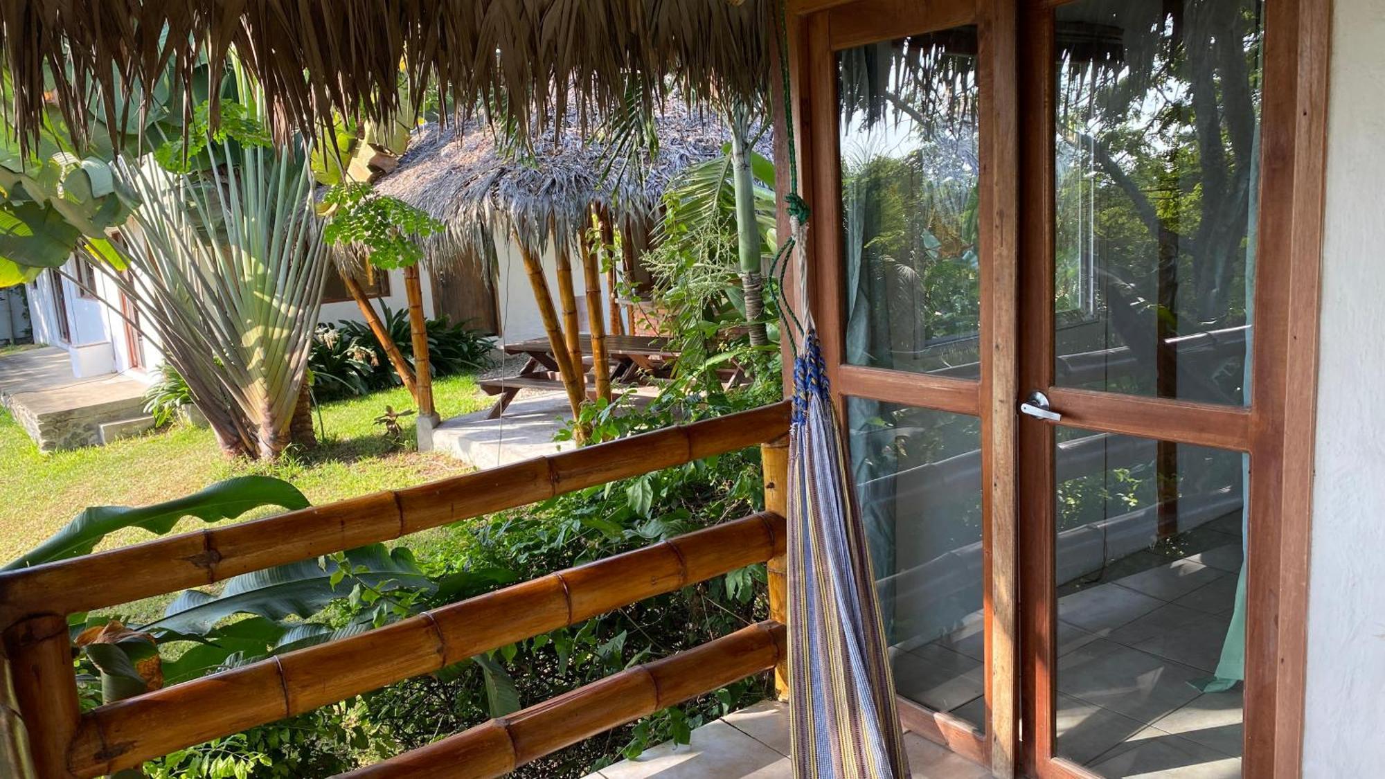 Hosteria Guachapeli Лас-Тунас Экстерьер фото